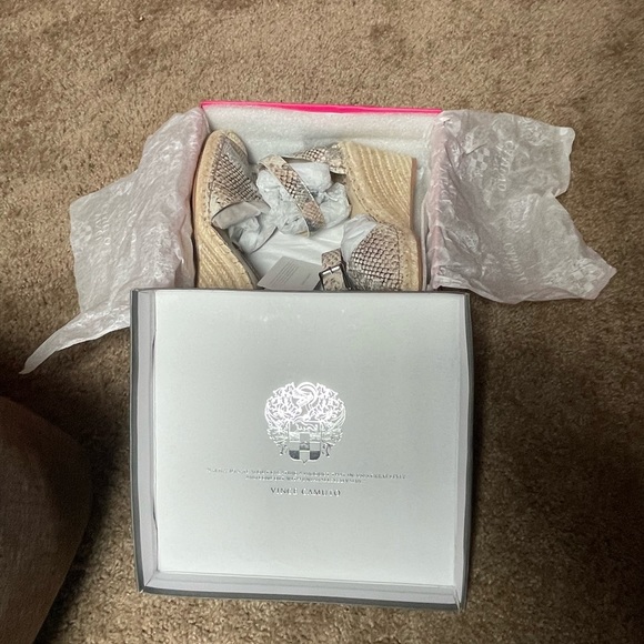 VINCE CAMUTO LEATHER ESPADRILLE WEDGE VENERLY TAUPE SILVER. SIZE 11W. - Picture 6 of 8